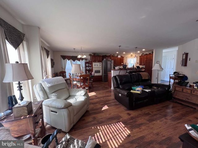 8 MADELEINE DR, Myerstown, PA 17067