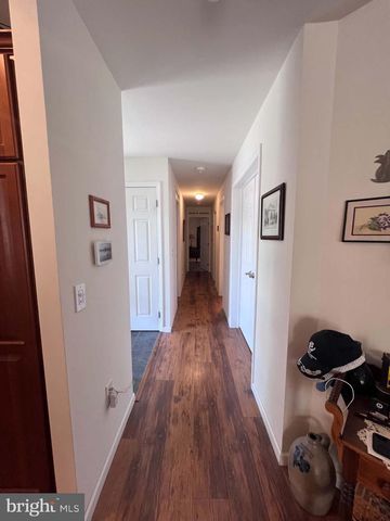 8 MADELEINE DR, Myerstown, PA 17067