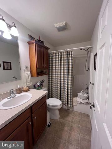 8 MADELEINE DR, Myerstown, PA 17067