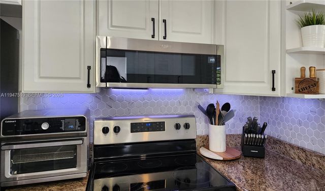 4420 NE 15th Ave, Oakland Park, FL 33334