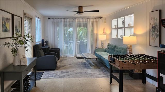 4420 NE 15th Ave, Oakland Park, FL 33334