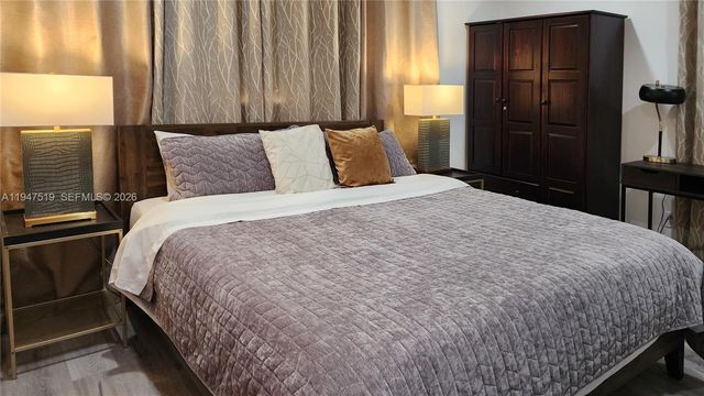 4420 NE 15th Ave, Oakland Park, FL 33334