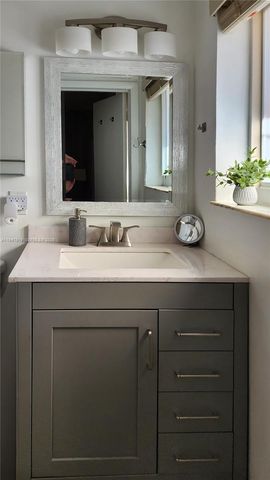 4420 NE 15th Ave, Oakland Park, FL 33334