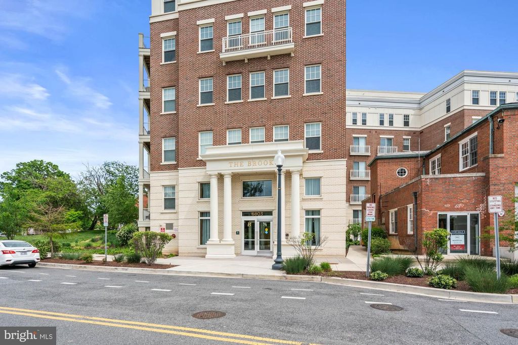 6803 CAMERON DR NW #105, Washington, DC 20012