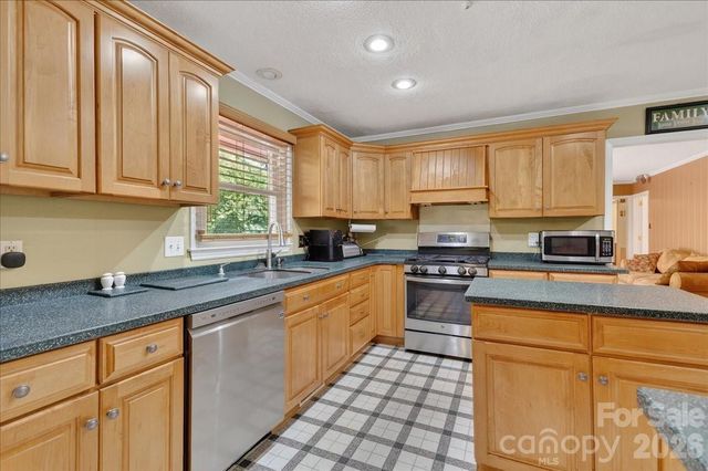 6201 Deliah Lane, Charlotte, NC 28215