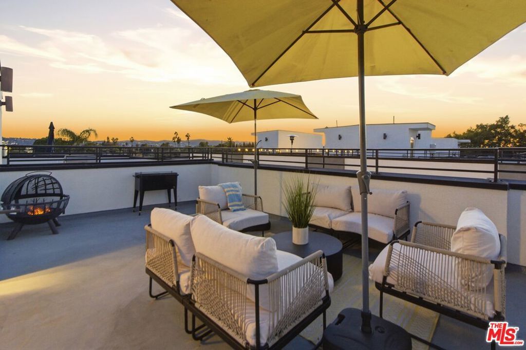 6707 N Sepulveda Boulevard, Van Nuys, CA 91411 — exterior