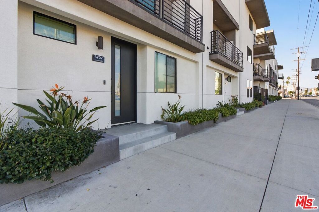 6707 N Sepulveda Boulevard, Van Nuys, CA 91411 — photo 2