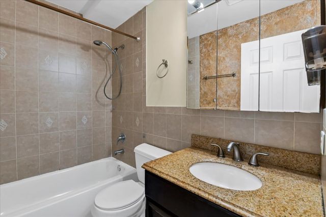 514 E Spruce Drive 2B, Palatine, IL 60074