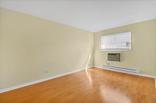 514 E Spruce Drive 2B, Palatine, IL 60074