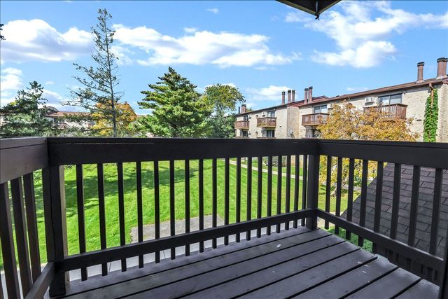 514 E Spruce Drive 2B, Palatine, IL 60074