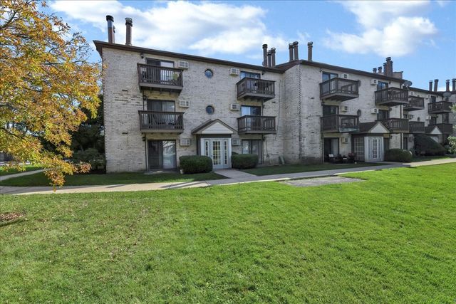 514 E Spruce Drive 2B, Palatine, IL 60074