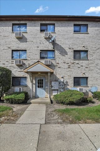 514 E Spruce Drive 2B, Palatine, IL 60074