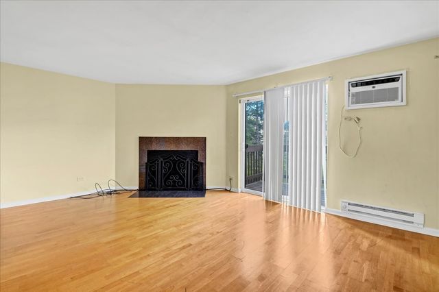 514 E Spruce Drive 2B, Palatine, IL 60074