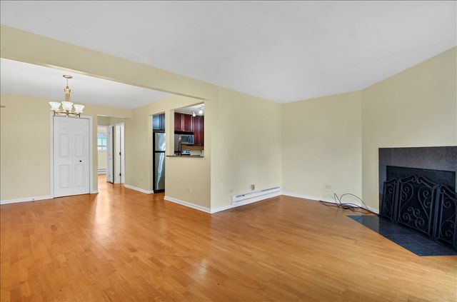 514 E Spruce Drive 2B, Palatine, IL 60074