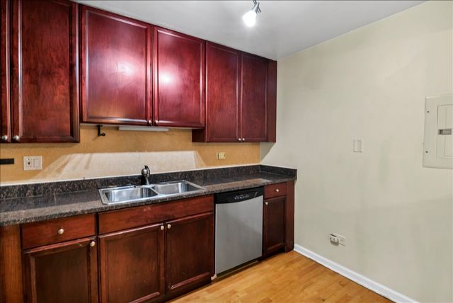 514 E Spruce Drive 2B, Palatine, IL 60074