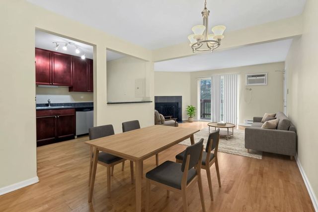 514 E Spruce Drive 2B, Palatine, IL 60074