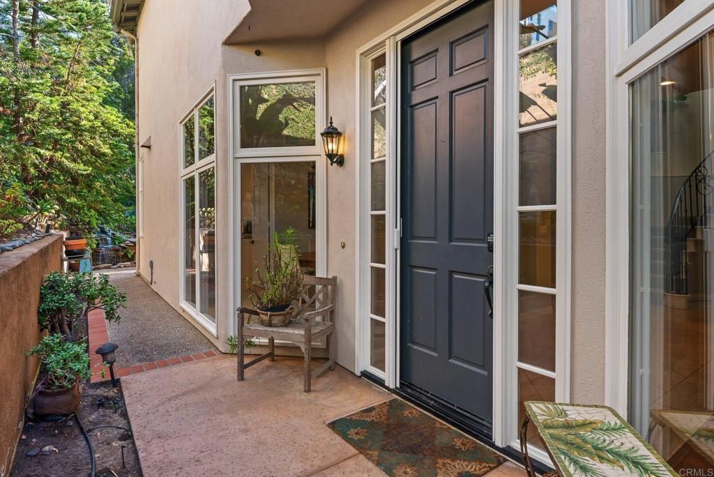 9606 Claiborne Square, La Jolla, CA 92037 — photo 5