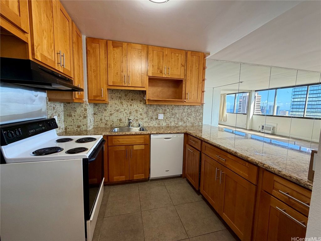 1255 Nuuanu Avenue E3203, Honolulu, HI 96817