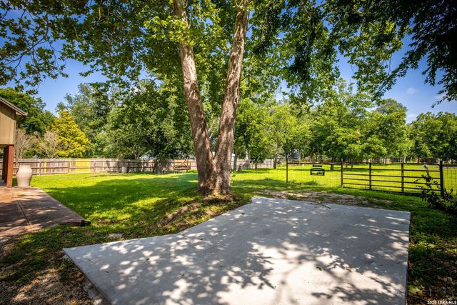 1186 HAPPY HAVEN RD, Mcqueeney, TX 78123