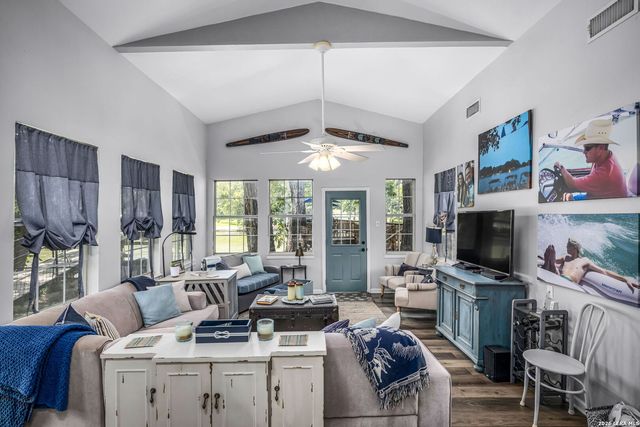 1186 HAPPY HAVEN RD, Mcqueeney, TX 78123