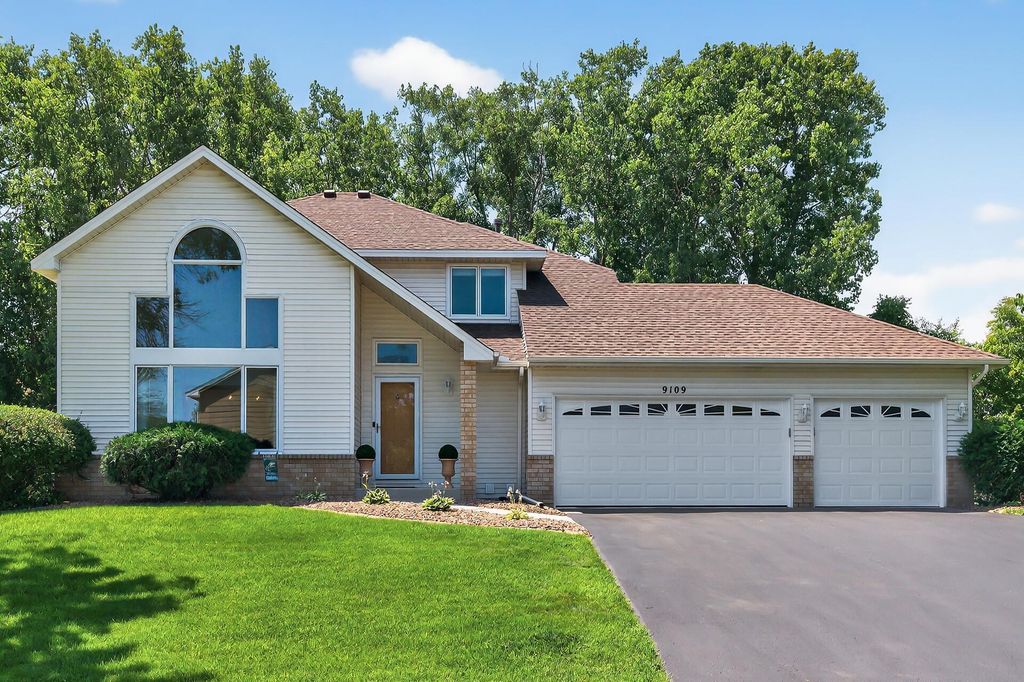9109 Vickors Crossing, Brooklyn Park, MN 55443