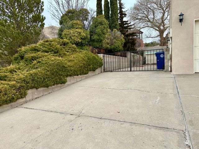 1906 Monte Largo Drive NE, Albuquerque, NM 87112