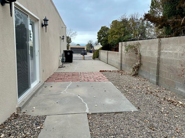 1906 Monte Largo Drive NE, Albuquerque, NM 87112