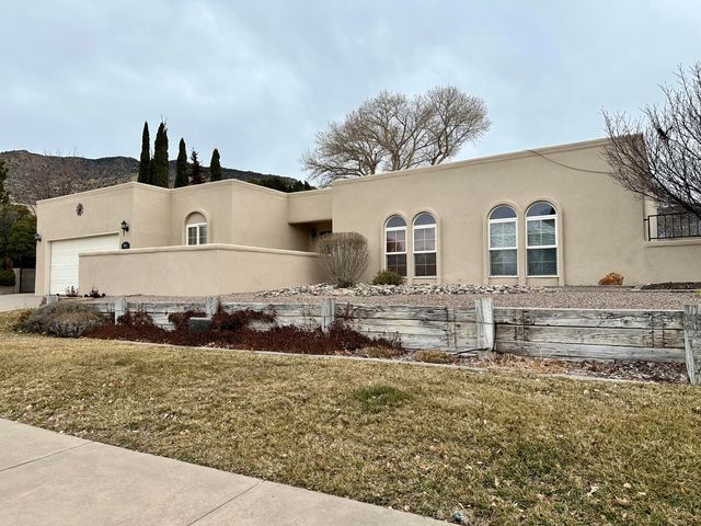 1906 Monte Largo Drive NE, Albuquerque, NM 87112