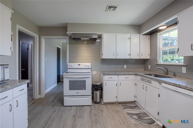 4806 Evergreen Street, Victoria, TX 77904