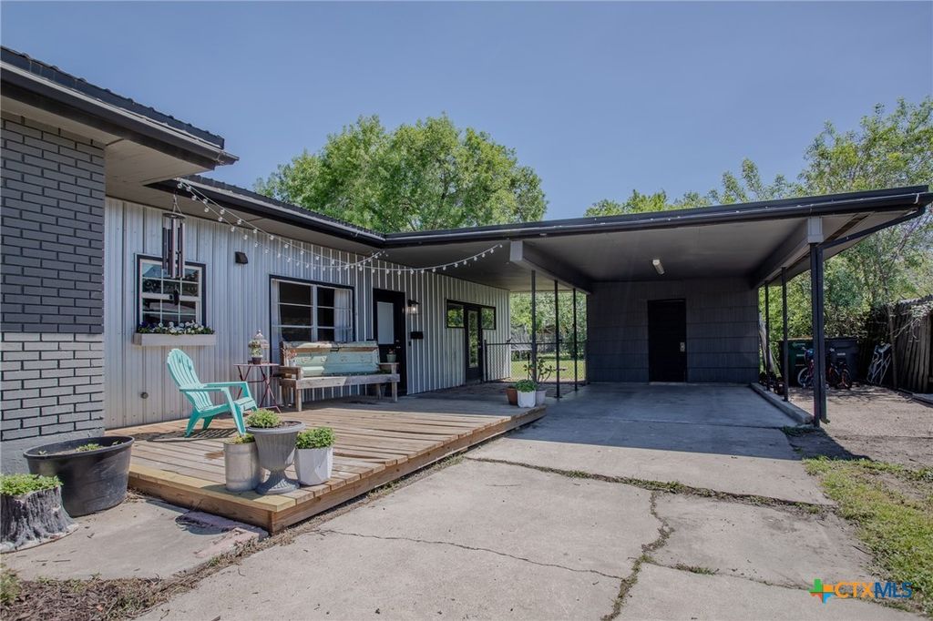 4806 Evergreen Street, Victoria, TX 77904