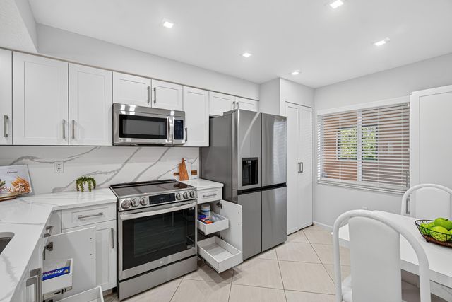 12540 Majesty Circle 303, Boynton Beach, FL 33437