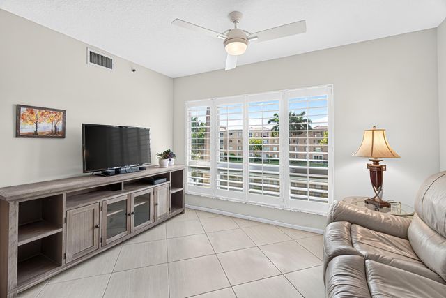 12540 Majesty Circle 303, Boynton Beach, FL 33437