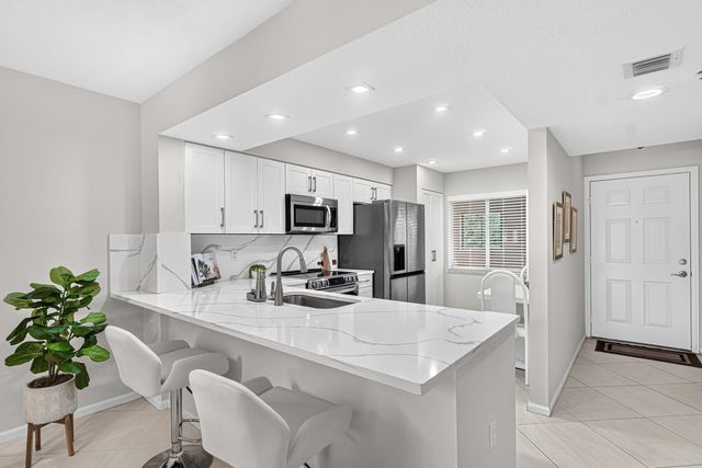 12540 Majesty Circle 303, Boynton Beach, FL 33437