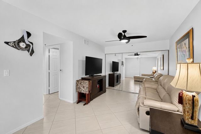 12540 Majesty Circle 303, Boynton Beach, FL 33437