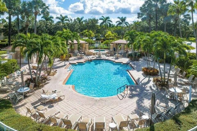 12540 Majesty Circle 303, Boynton Beach, FL 33437