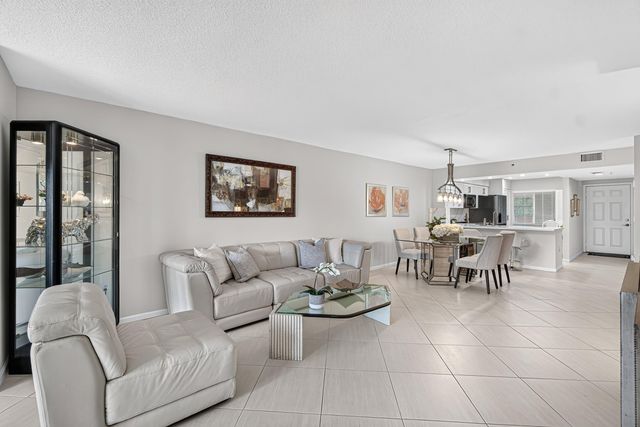 12540 Majesty Circle 303, Boynton Beach, FL 33437