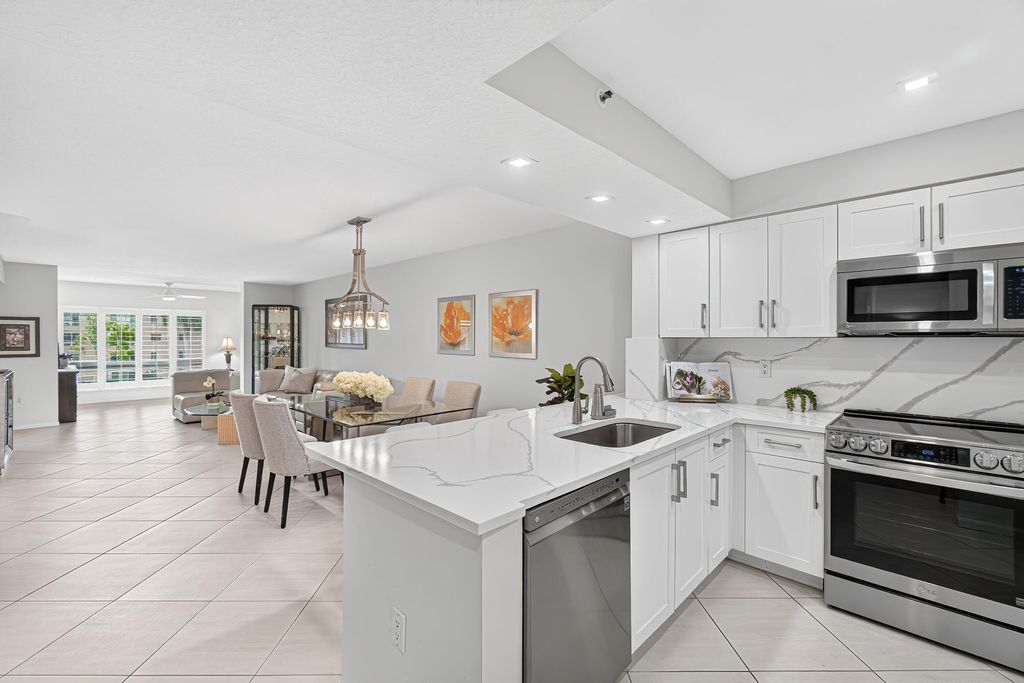 12540 Majesty Circle 303, Boynton Beach, FL 33437