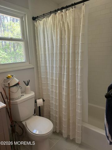 1233 Englemere Boulevard, Toms River, NJ 08757