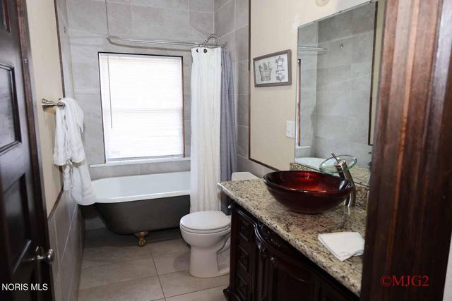 3003 Collingwood Boulevard, Toledo, OH 43610