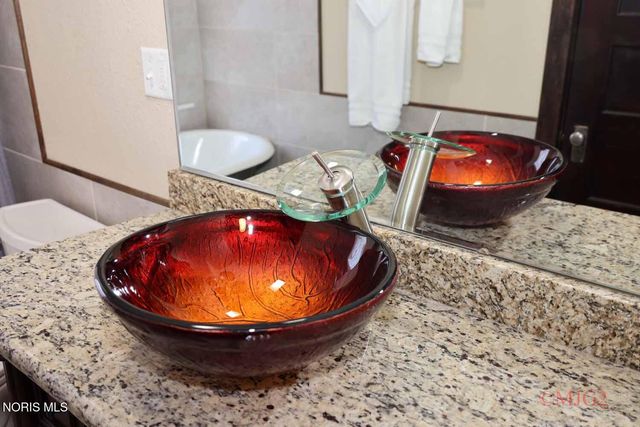 3003 Collingwood Boulevard, Toledo, OH 43610