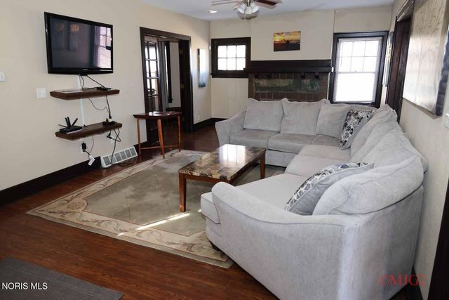 3003 Collingwood Boulevard, Toledo, OH 43610