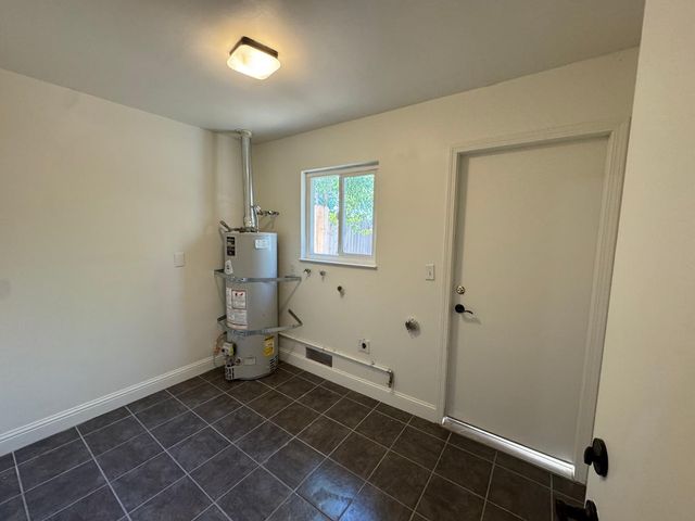 3725 E Hampton Way, Fresno, CA 93726