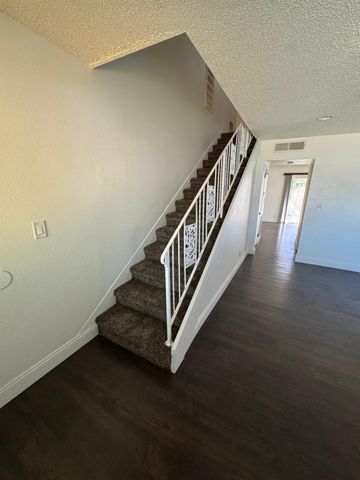 3725 E Hampton Way, Fresno, CA 93726