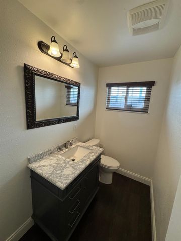 3725 E Hampton Way, Fresno, CA 93726