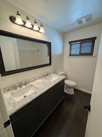 3725 E Hampton Way, Fresno, CA 93726