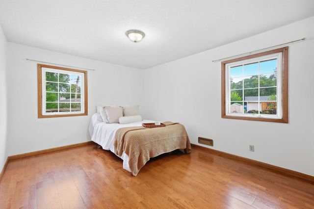 1436 E Old Shakopee Road, Bloomington, MN 55425