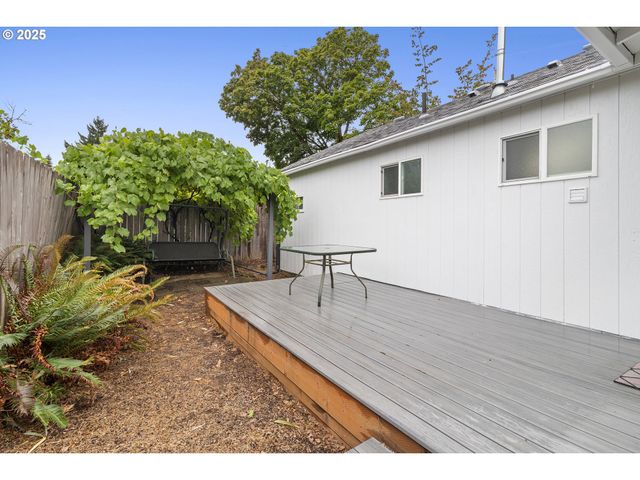 7324 Se Crystal Springs Blvd, Portland, OR 97206