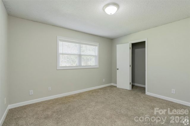 300 E Charlotte Avenue 4, Mount Holly, NC 28120