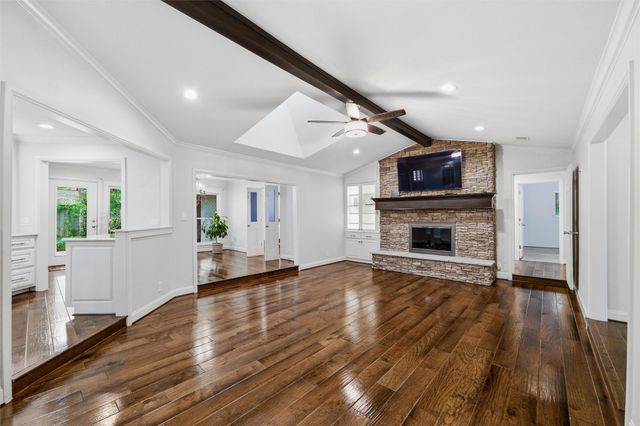 1804 Hillvalley Drive, Arlington, TX 76013
