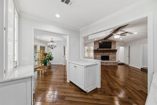 1804 Hillvalley Drive, Arlington, TX 76013